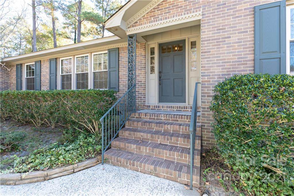 2908 Weybourne Way - Photo 1