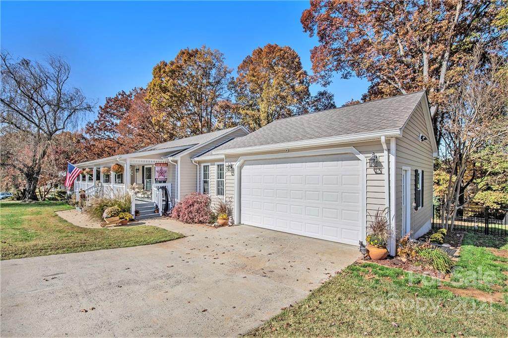 112 Dunes Drive - Photo 1