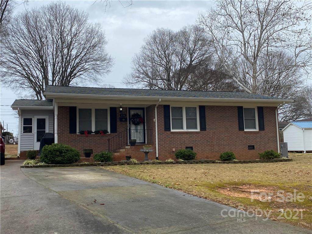 136 Manor Circle - Photo 1