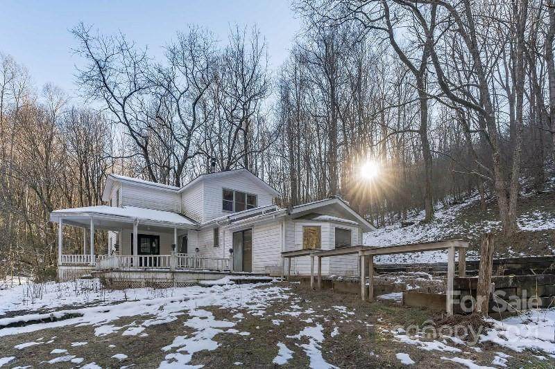 908 Henry Road - Photo 1