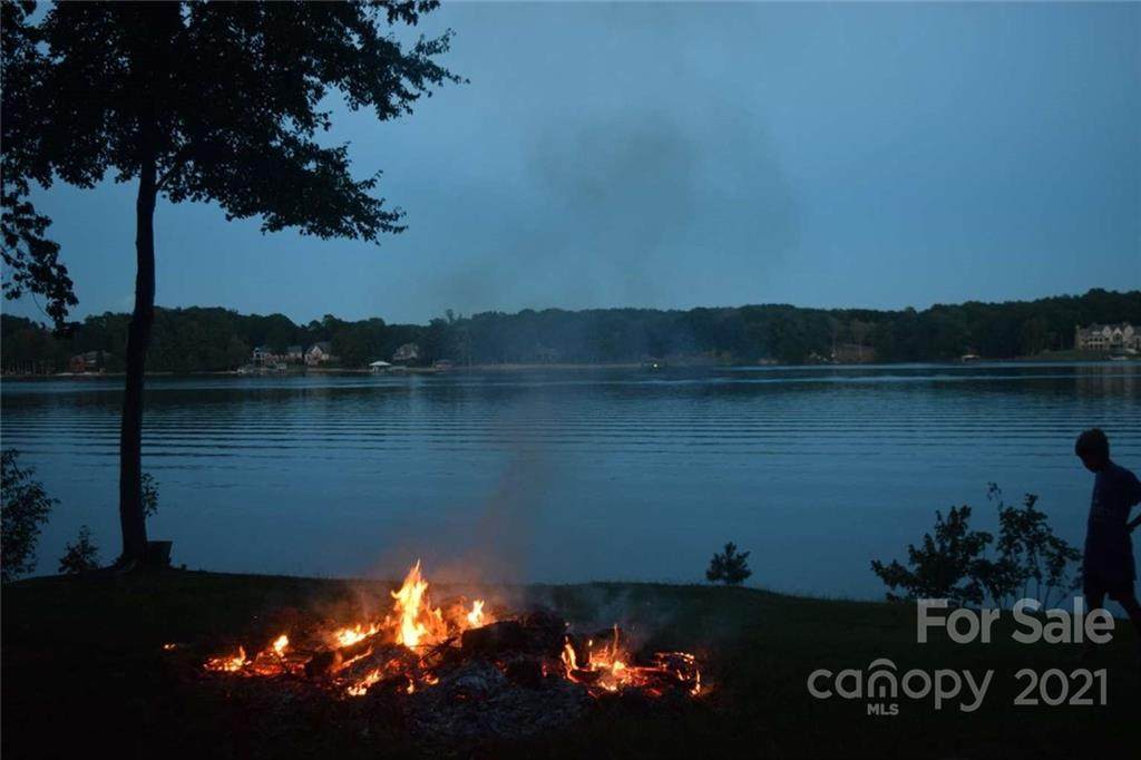 180 Willow Point Road - Photo 1