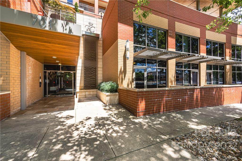 701 Royal Court - Photo 1