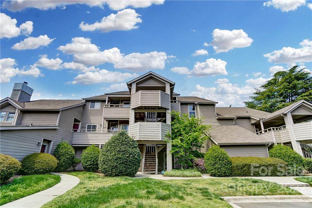 2557 Stockbridge Drive - Photo 1