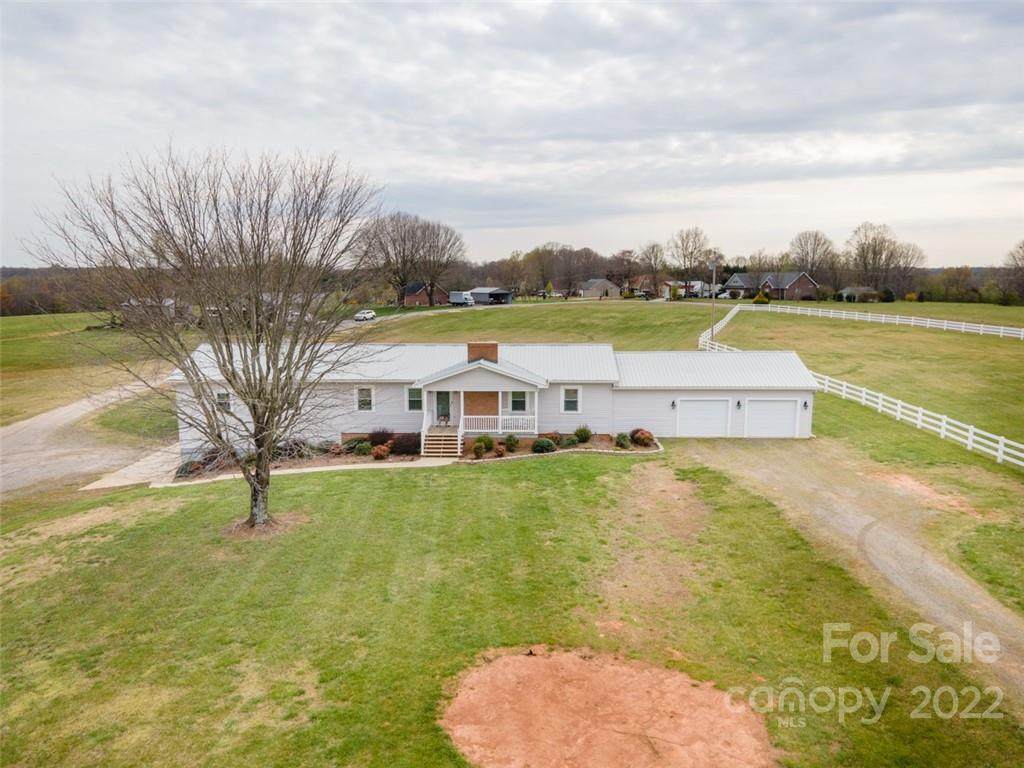 112 Shelia Lane - Photo 1