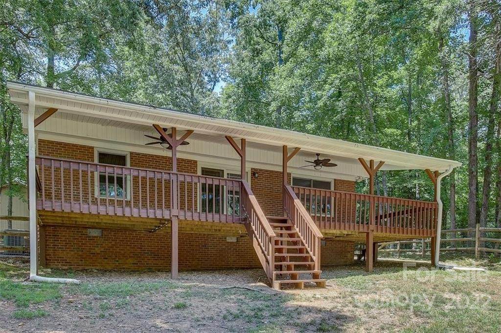 104 Lake Court - Photo 1