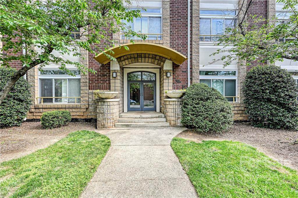 404 Laurel Avenue - Photo 1