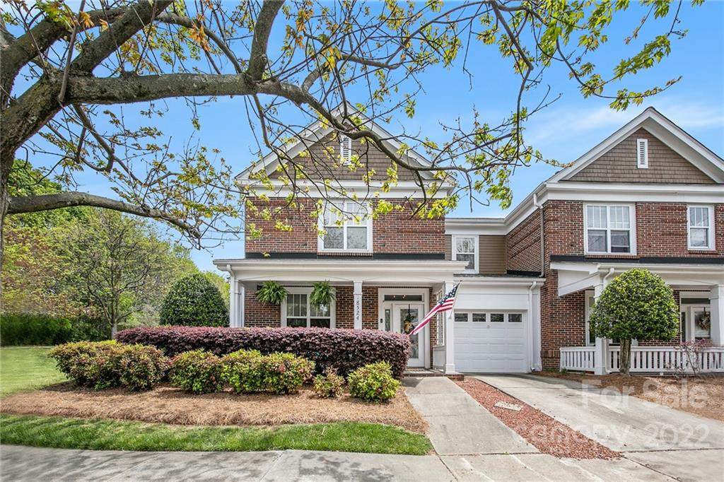 18524 Mizzenmast Avenue - Photo 1