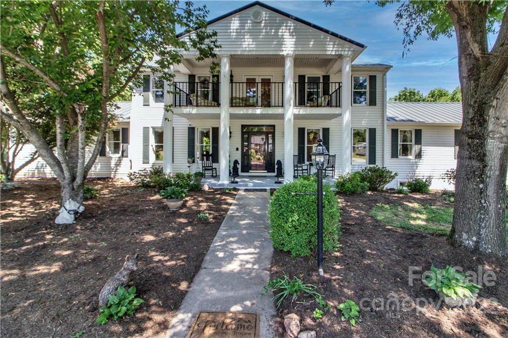 106 4th Avenue - Photo 1