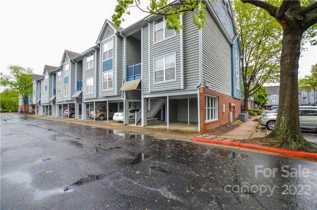 517 Graham Street - Photo 1