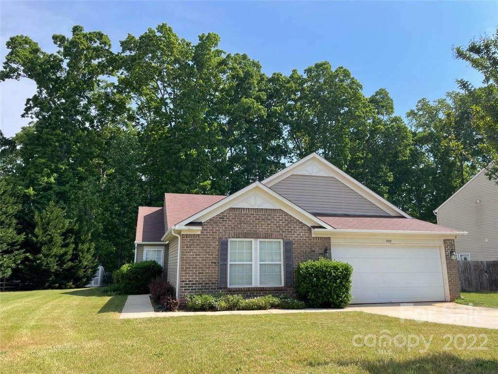 1909 Leesburg Drive - Photo 1