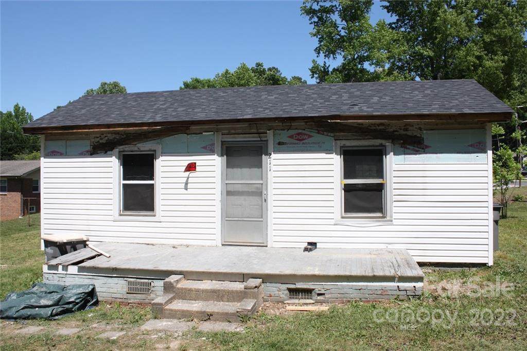 211 Franklin Avenue - Photo 1