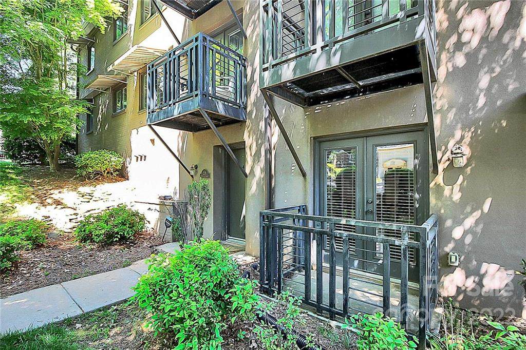 229 Dotger Avenue - Photo 1