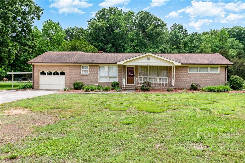 13560 Barberry Avenue - Photo 1