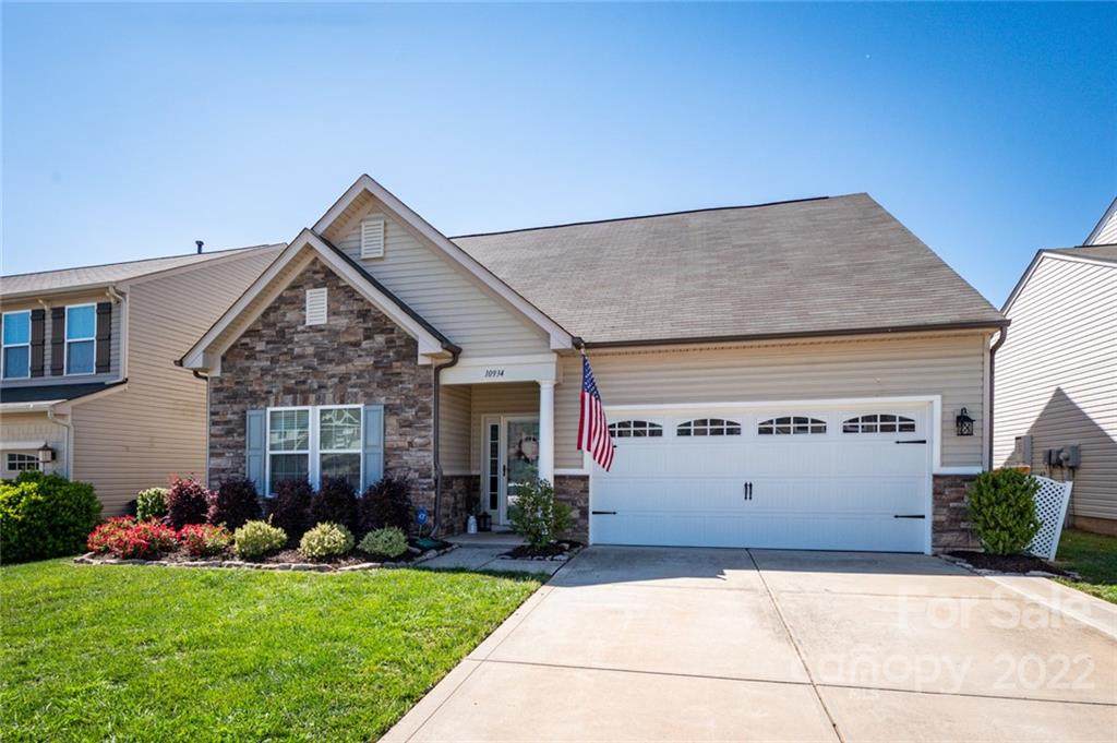 10934 Kingsview Drive - Photo 1