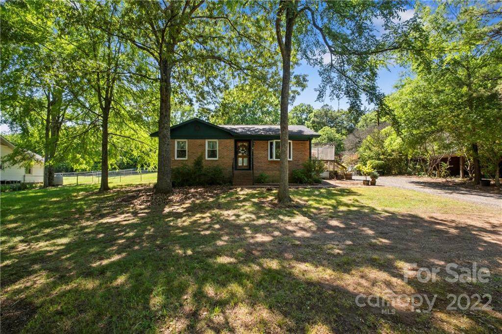 133 Glenwood Drive - Photo 1