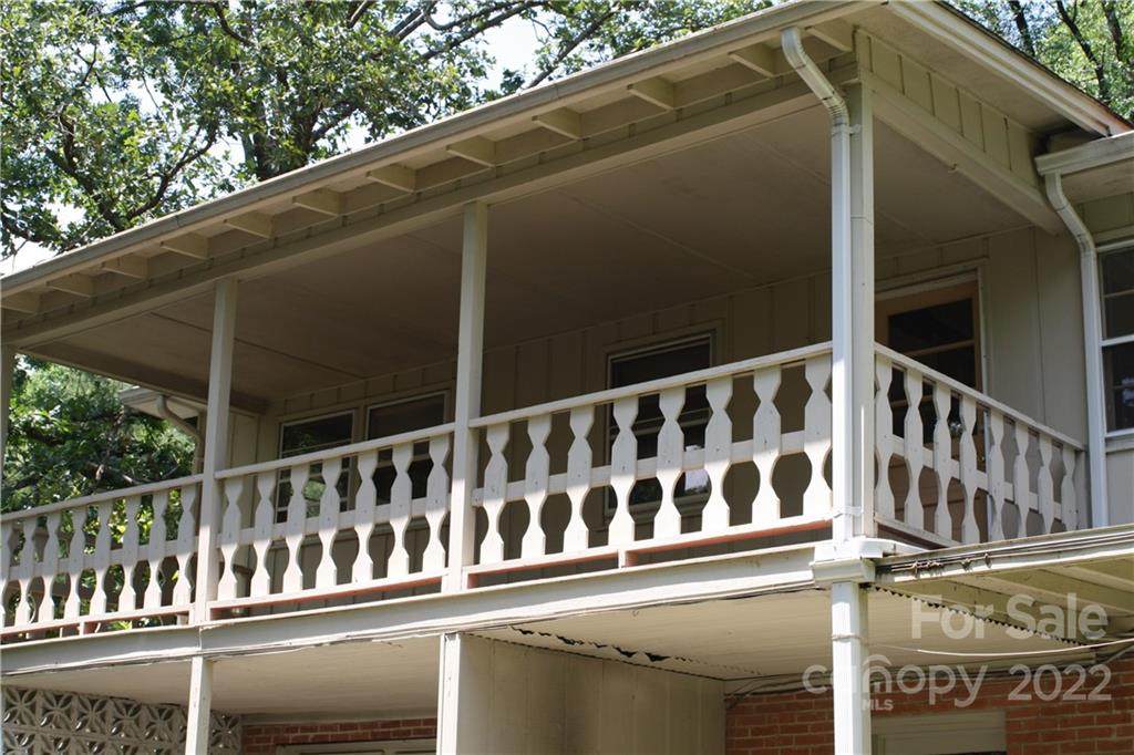 121 Lyndhurst Drive - Photo 1