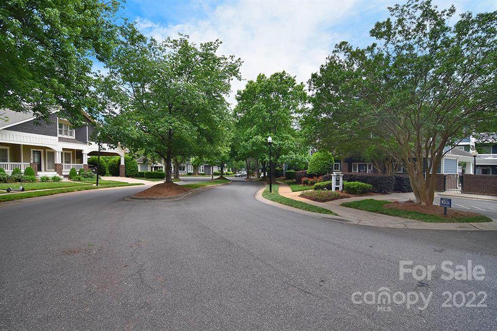 525 Olmsted Park Place - Photo 1