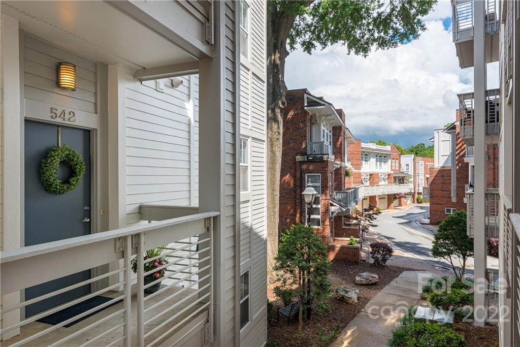 542 Oakland Avenue - Photo 1