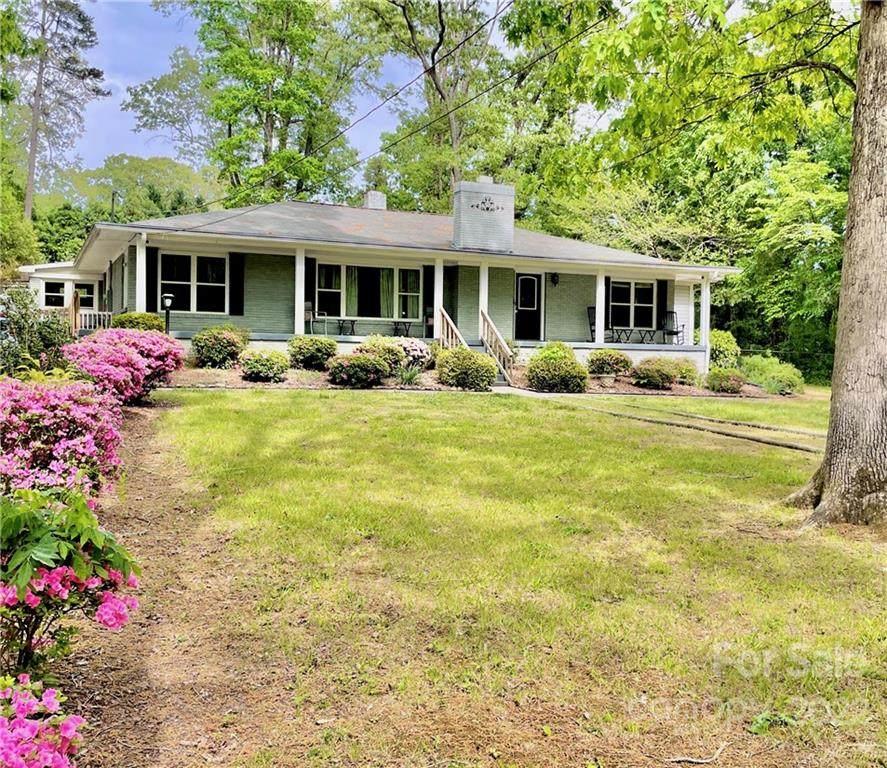 304 Colonial Drive - Photo 1
