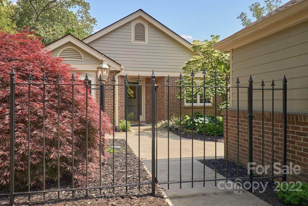 122 Glenbrook Drive - Photo 1