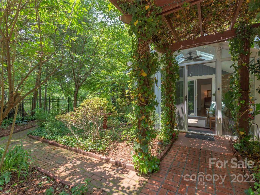 77 Dogwood Road - Photo 1