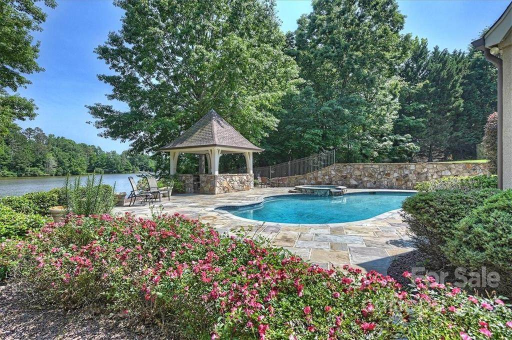 713 Eagle Point Court - Photo 1