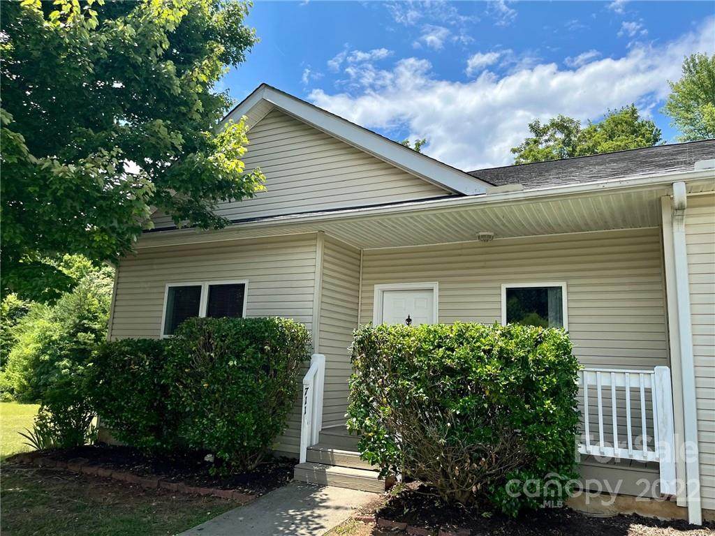 711 Villas Court - Photo 1