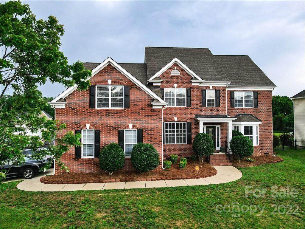 6041 The Meadows Lane - Photo 1