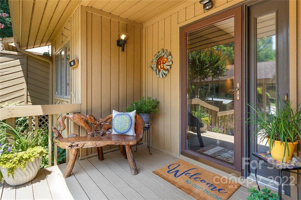 103 White Oak Drive - Photo 1
