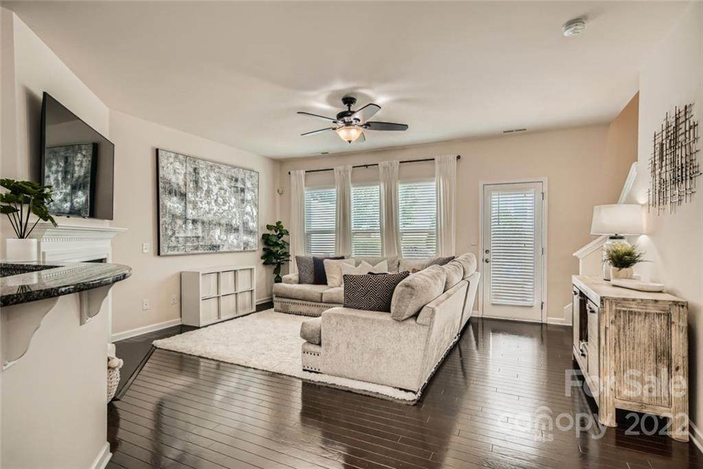 2412 Royal York Avenue - Photo 1