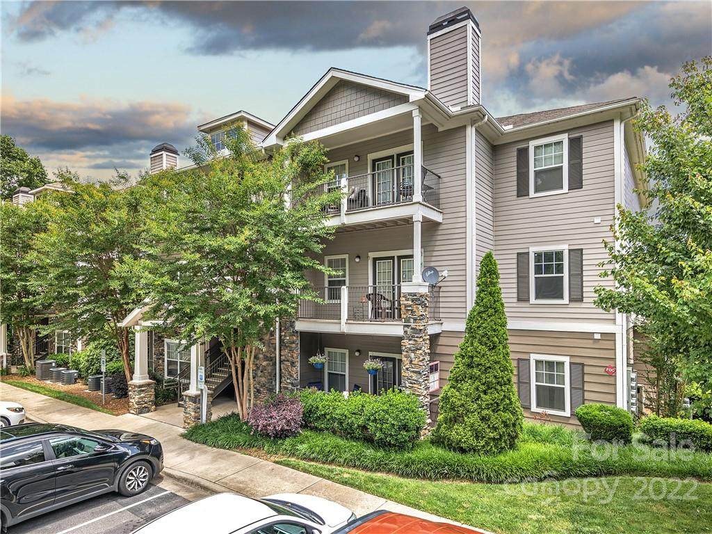 900 Vista Lake Drive - Photo 1