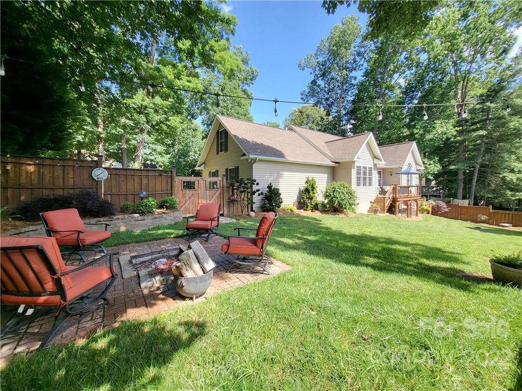32 Helen Holcombe Way - Photo 1
