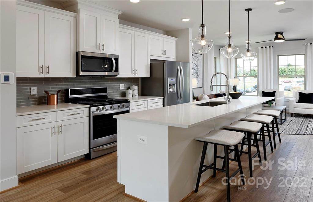 2011 Federation Court - Photo 1