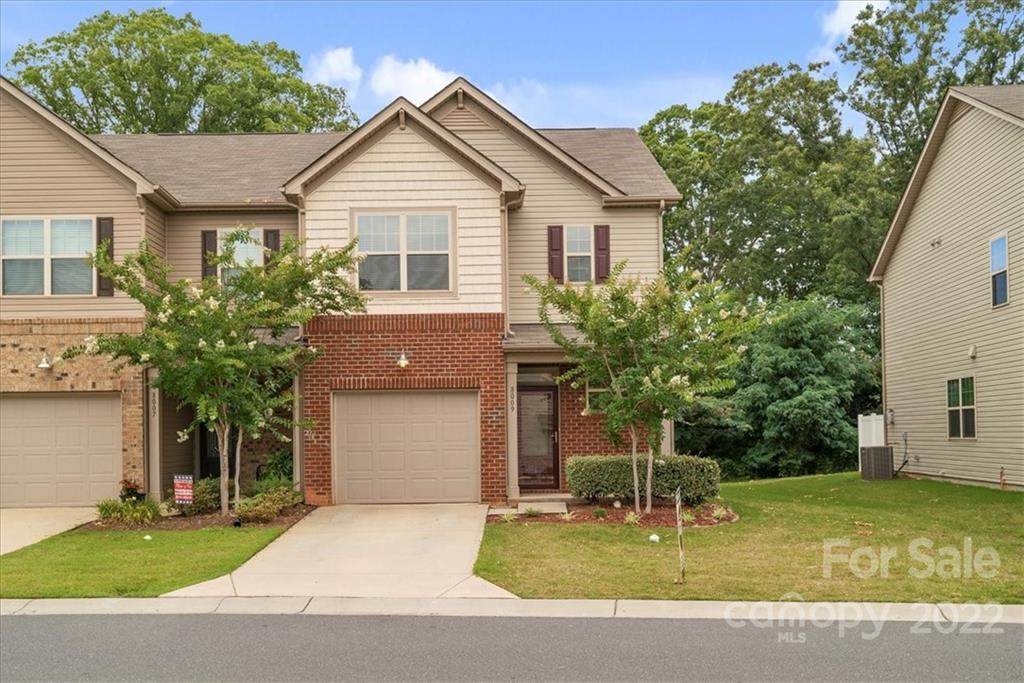 8009 Scarlet Oak Terrace - Photo 1