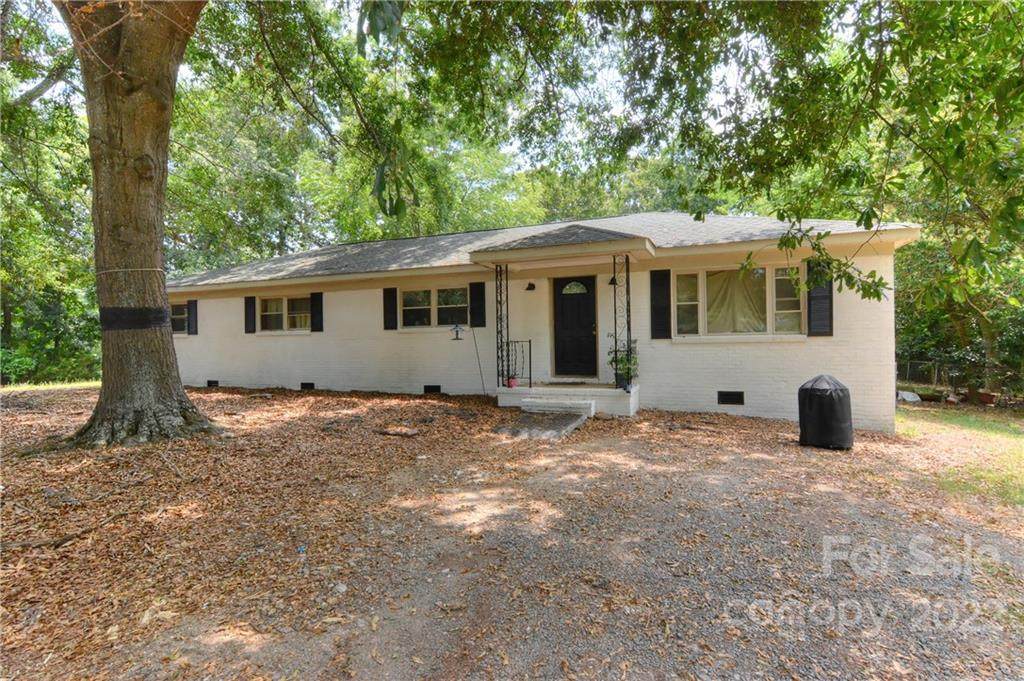 703 Woodlawn Street - Photo 1
