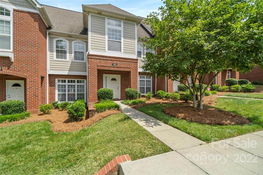 917 Central Park Circle - Photo 1