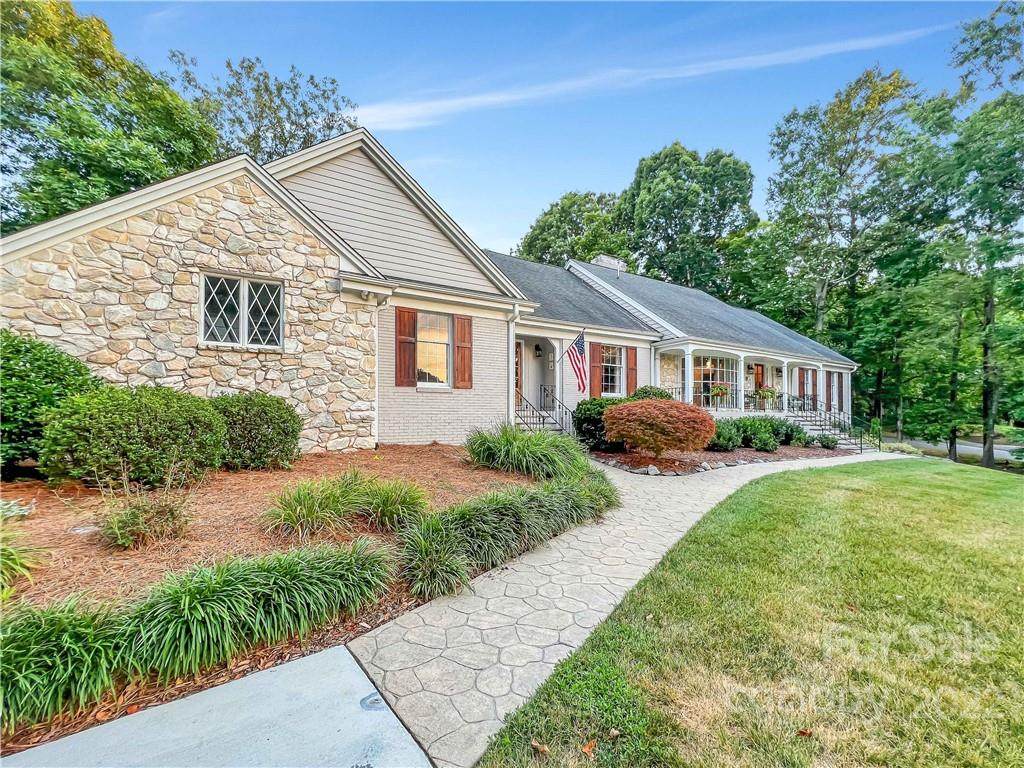 1501 Heatherloch Drive - Photo 1