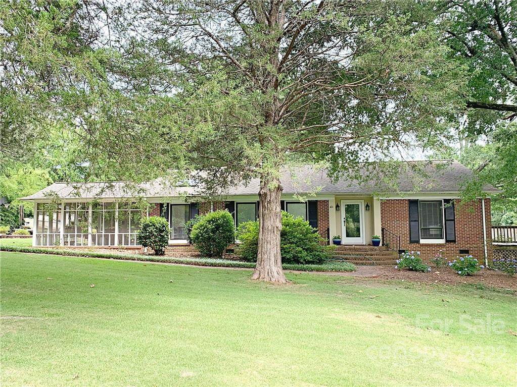 421 Country Club Drive - Photo 1