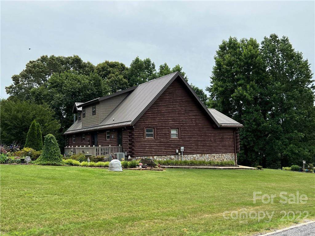 725 Pine Tree Road - Photo 1