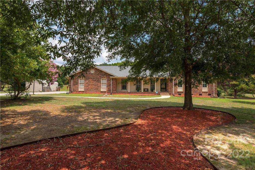 710 Circle Drive - Photo 1