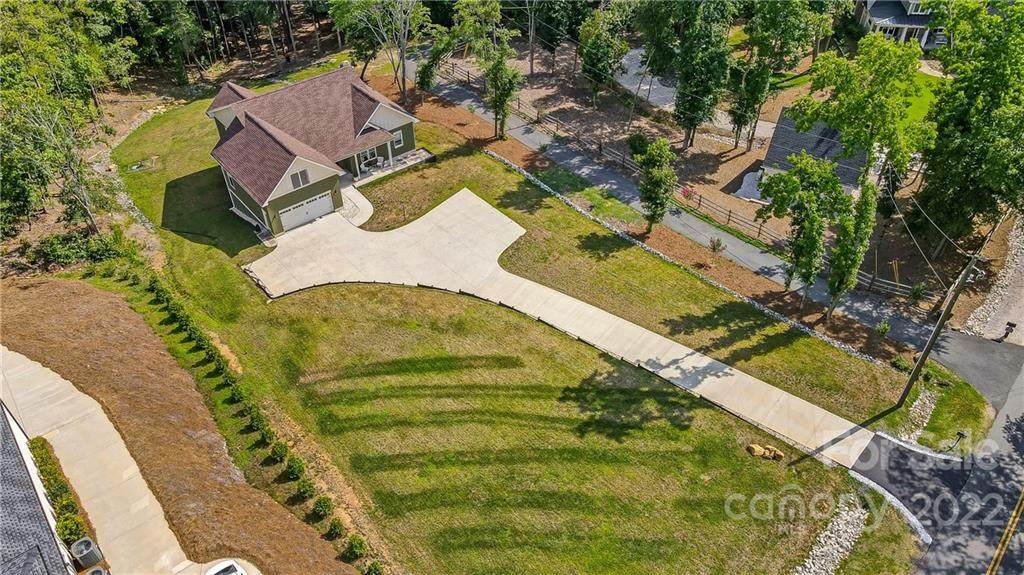 2670 Island View Circle - Photo 1