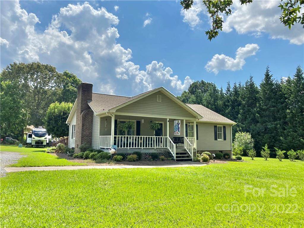 114 Creekview Street - Photo 1