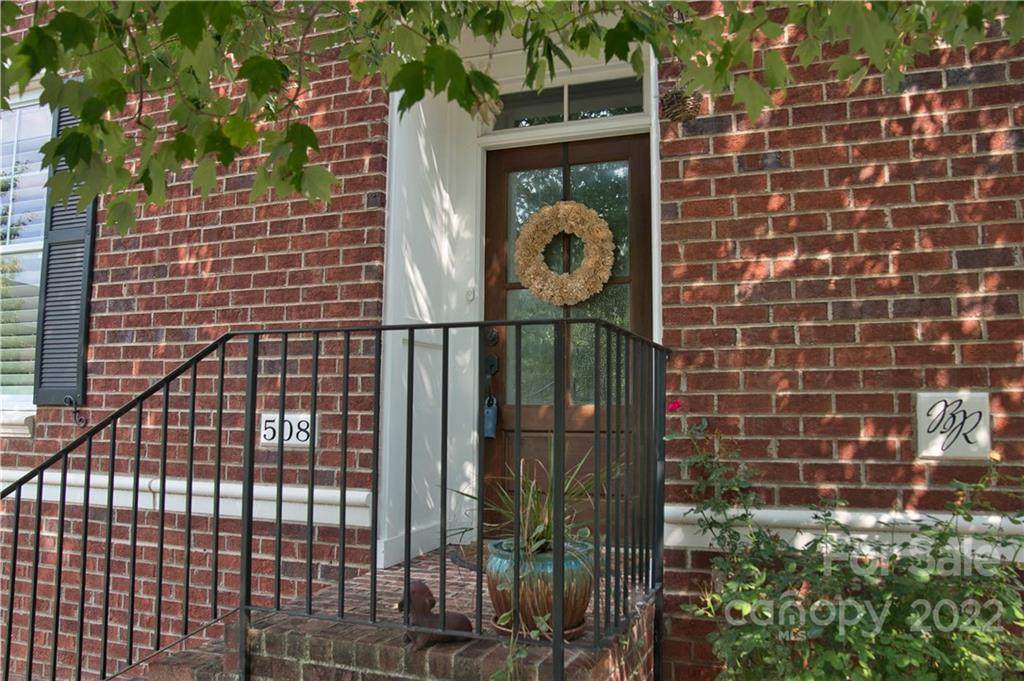 508 Summerfield Place - Photo 1