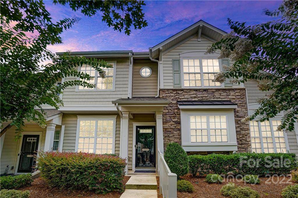 8017 Lynwood Square - Photo 1