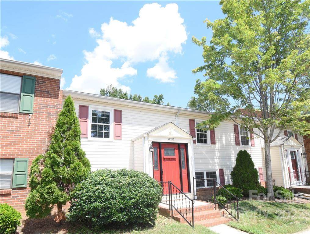 10925 Hunter Trail Lane - Photo 1
