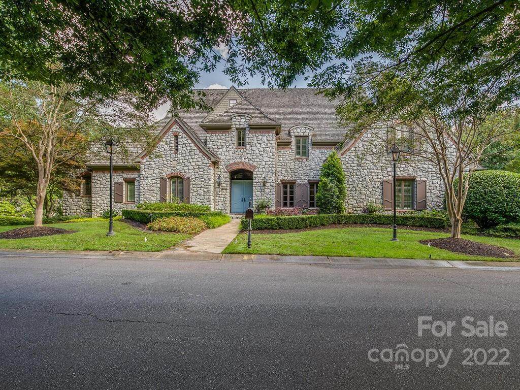 2207 La Maison Drive - Photo 1