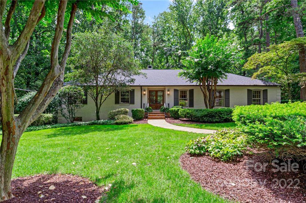 207 Crescent Drive - Photo 1