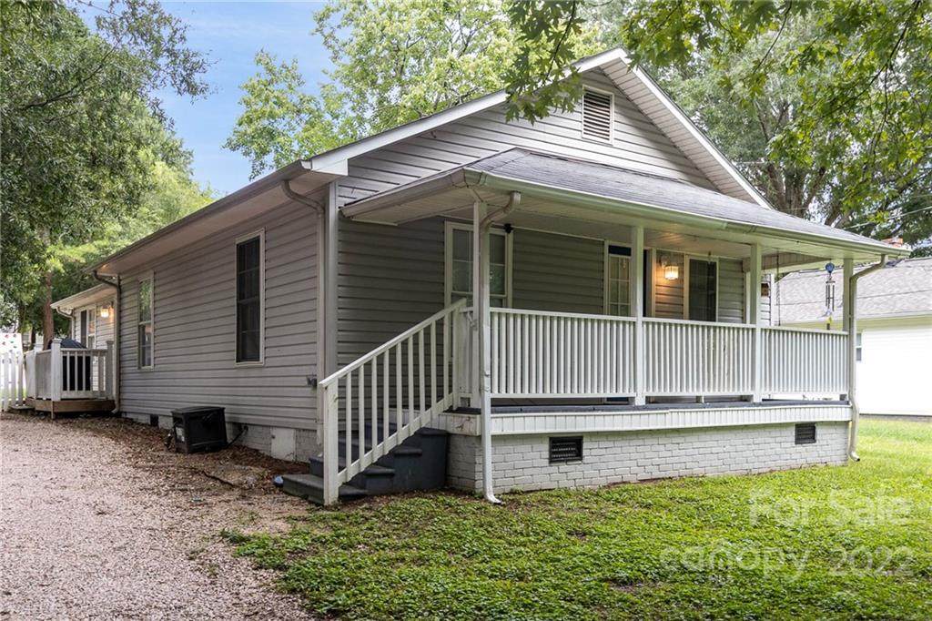 909 Lakeview Street - Photo 1
