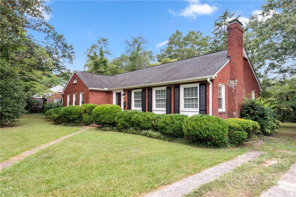 1107 Evergreen Circle - Photo 1