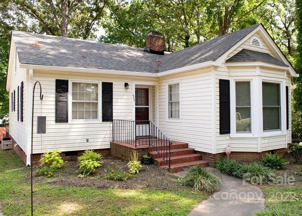 403 Woodside Drive - Photo 1